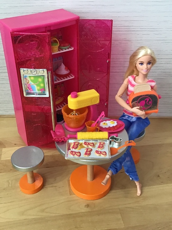Barbie Other - 2010 Barbie Glam Fridge and Accessories